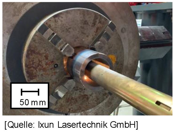 Laserauftragsschweißen mit IXUNClad Innenbearbeitungsoptik.