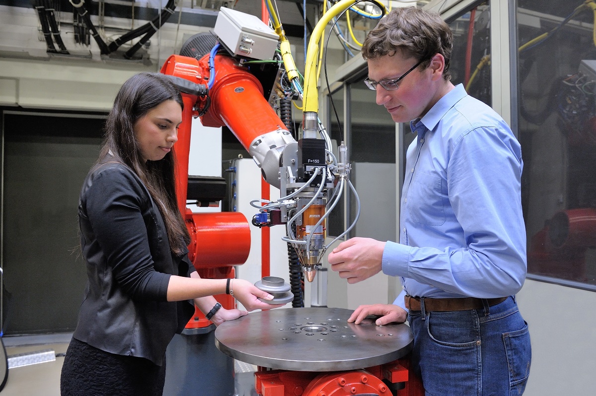 Industrieroboterbasierte Anlage für das Laserauftragschweißen