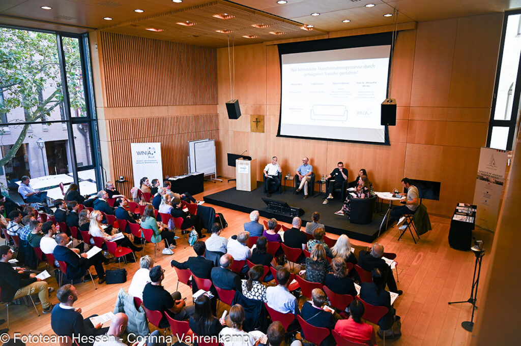 Eine Podiumsdiskussion des WIN:A Transfertags der Regionalen Kompetenzzentren der Arbeitsforschung