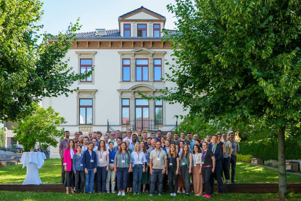 Gruppenbild der Teilnehmenden des KMI Konsortium bei der Veranstaltung Treasure AI-Land 2024