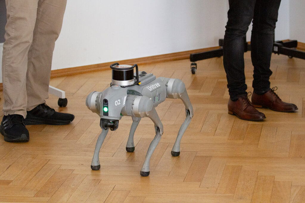 Roboterhund. Einer der gezeigten Demonstratoren an der KompAKI Abschlussveranstaltung