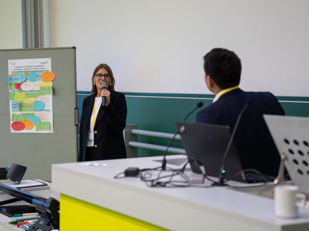 Die beiden Moderatoren des Koordinierungstreffen von DigiLeistDAT sprechen